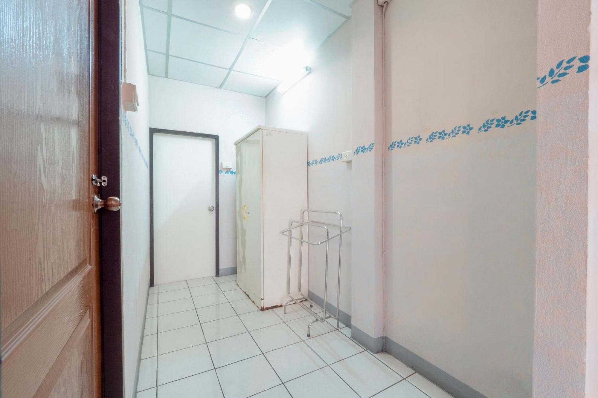 Oyo 1152 Hongpak Mint Hotel Bang Saen Bagian luar foto