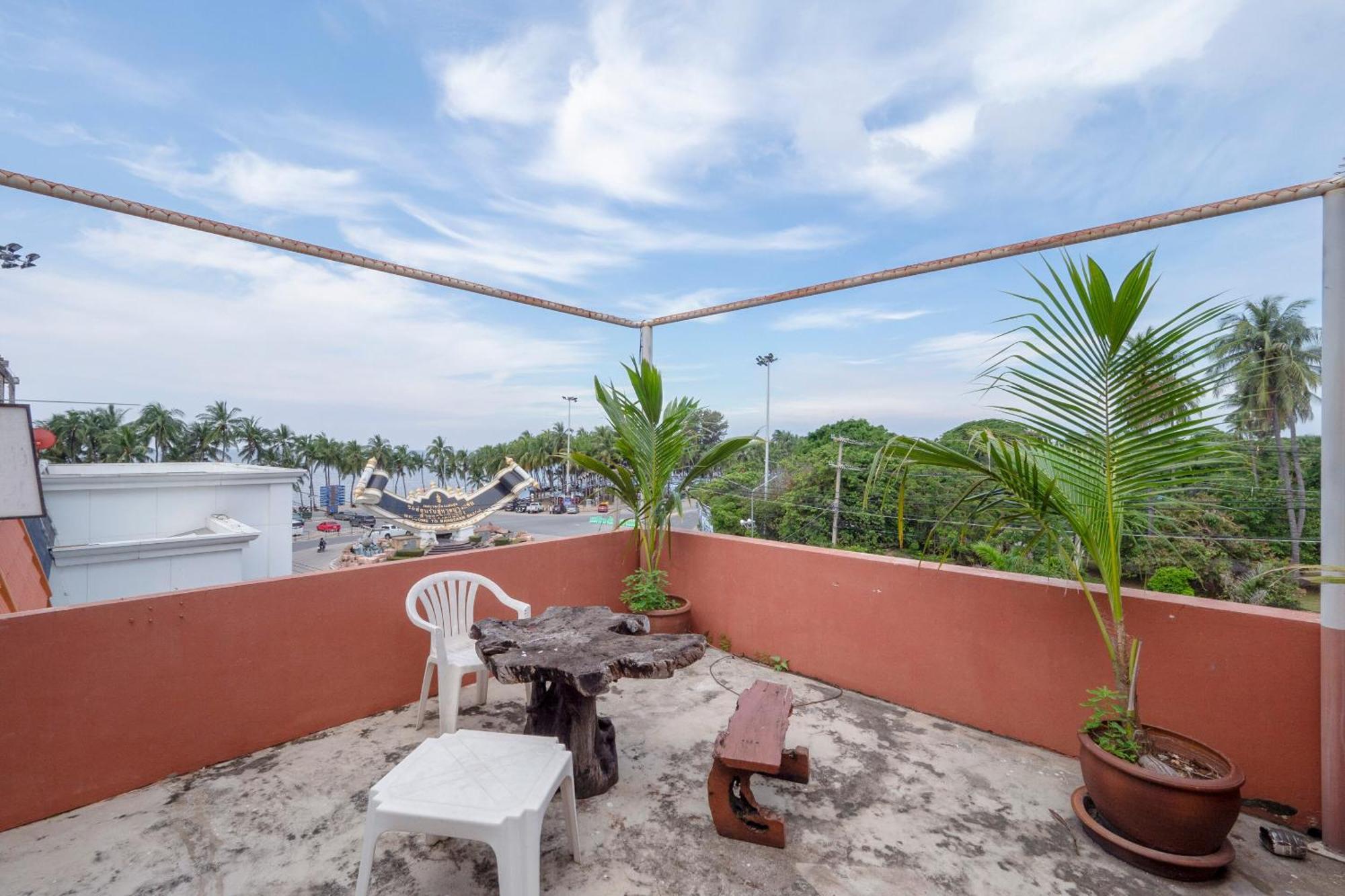 Oyo 1152 Hongpak Mint Hotel Bang Saen Bagian luar foto