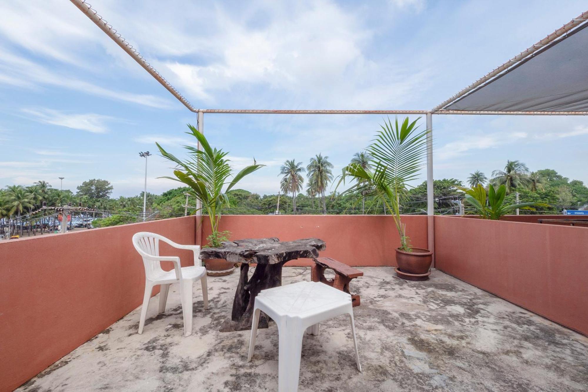 Oyo 1152 Hongpak Mint Hotel Bang Saen Bagian luar foto