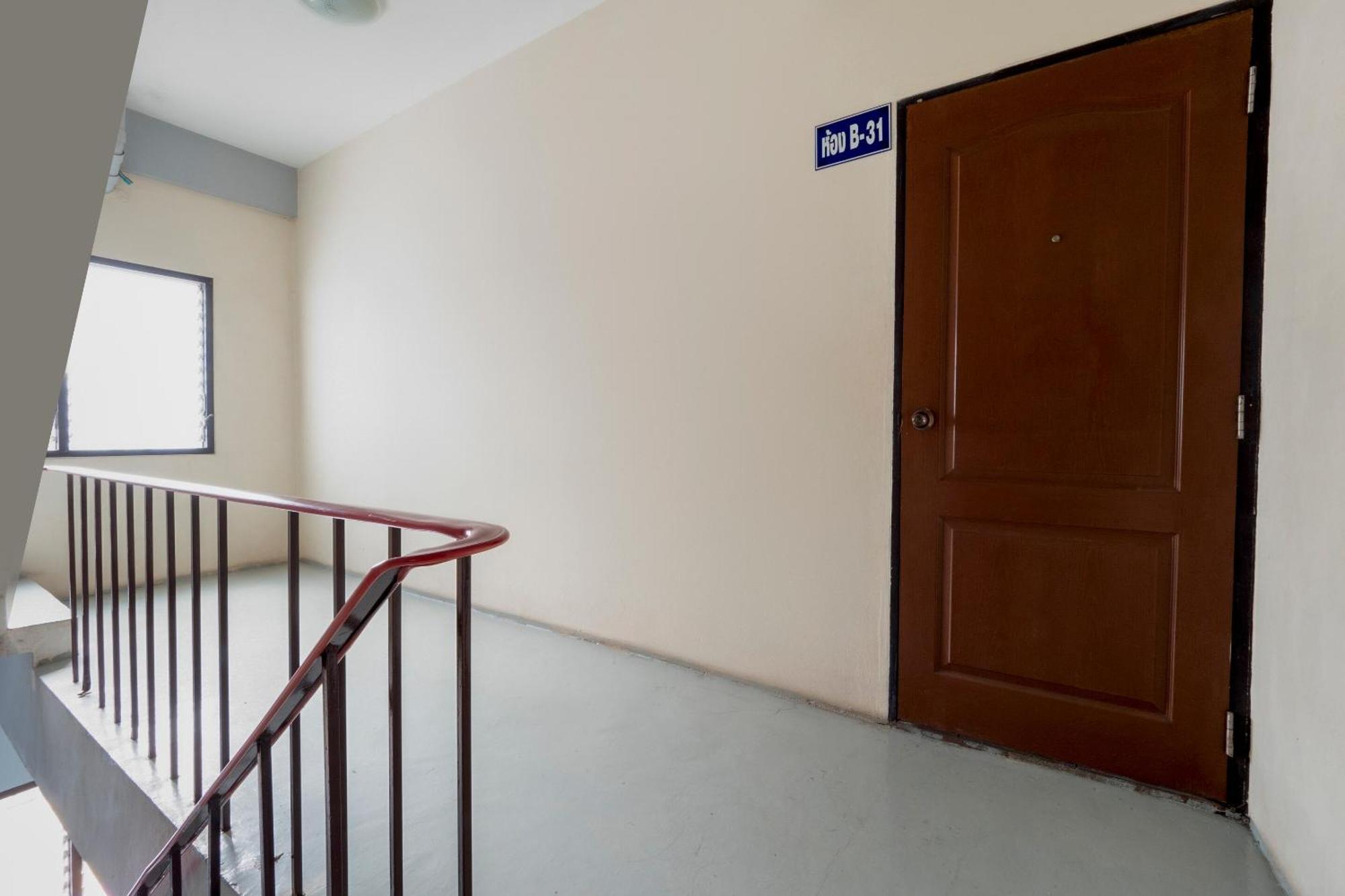 Oyo 1152 Hongpak Mint Hotel Bang Saen Bagian luar foto